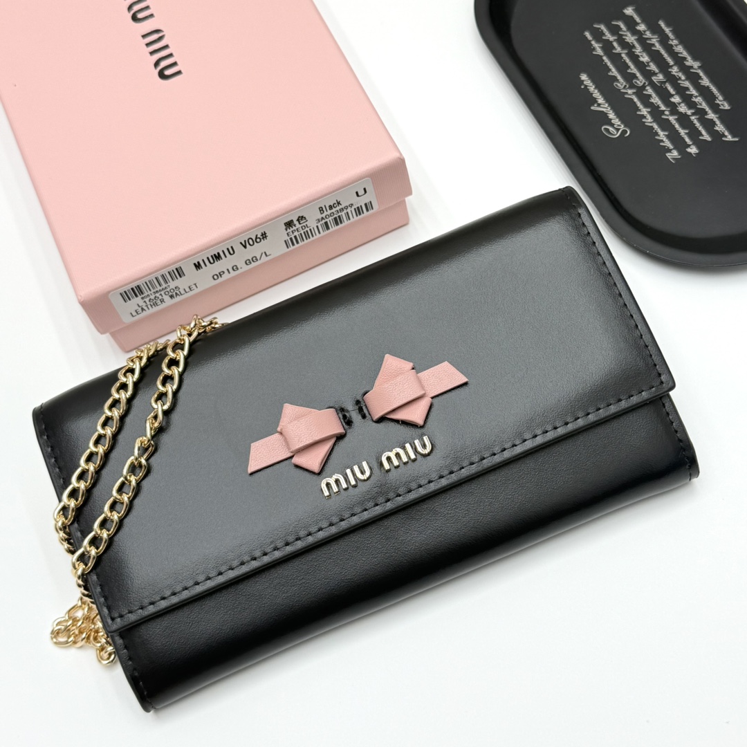 ミュウミュウ「Miu Miu」ミュウミュウ レザーミニバッグ V06 / ハンドバッグ