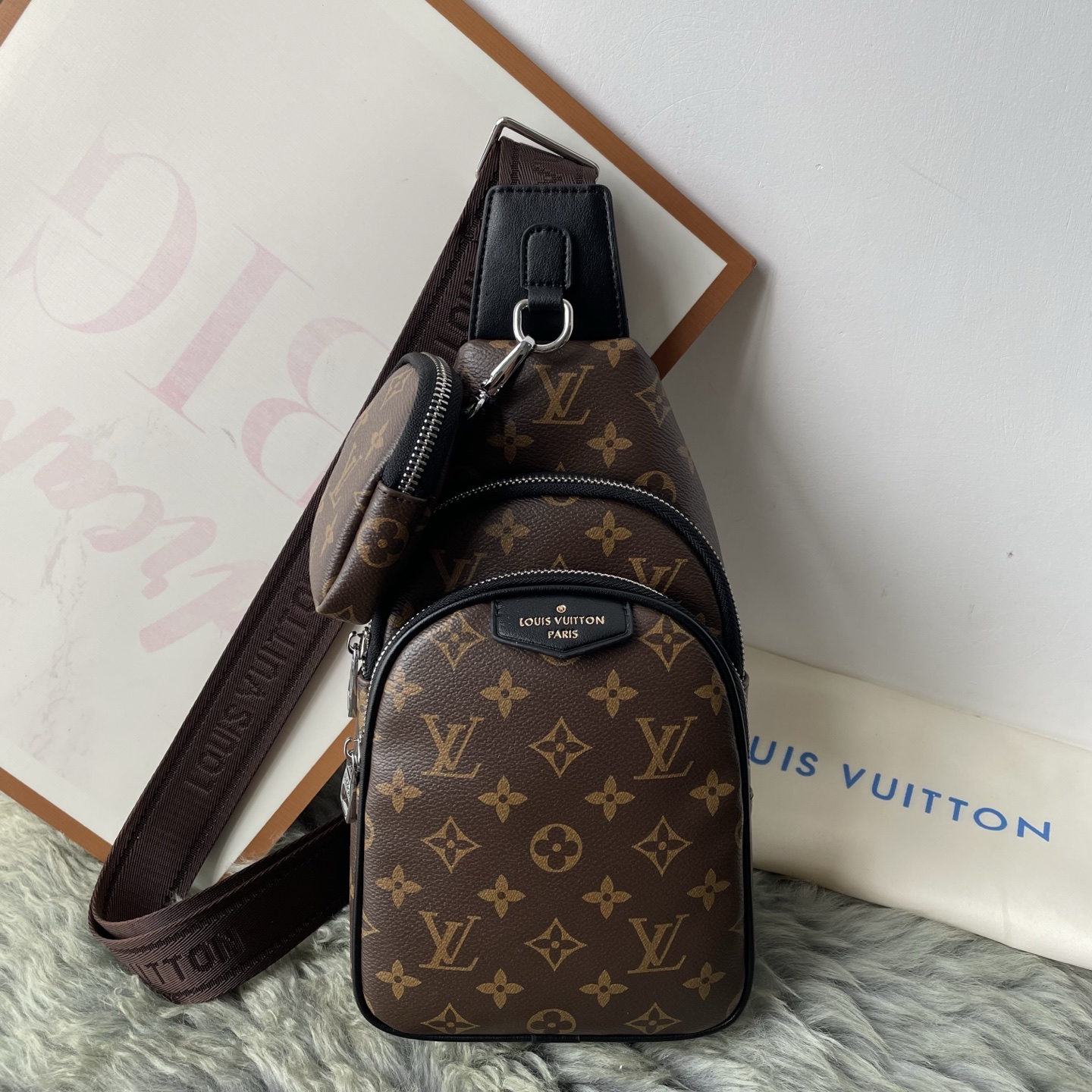 ルイ・ヴィトン「Louis Vuitton」ルイ・ヴィトン メンズ チェストバッグ / クロスボディバッグ