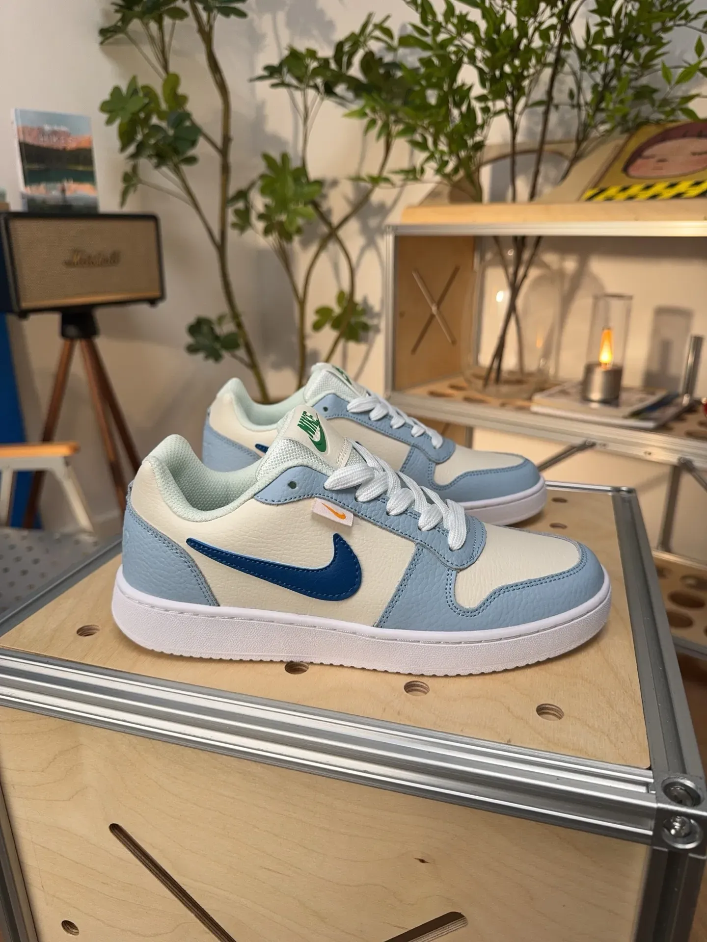 ナイキ「Nike」EBERNON LOW PREMIUM ローカット スニーカー