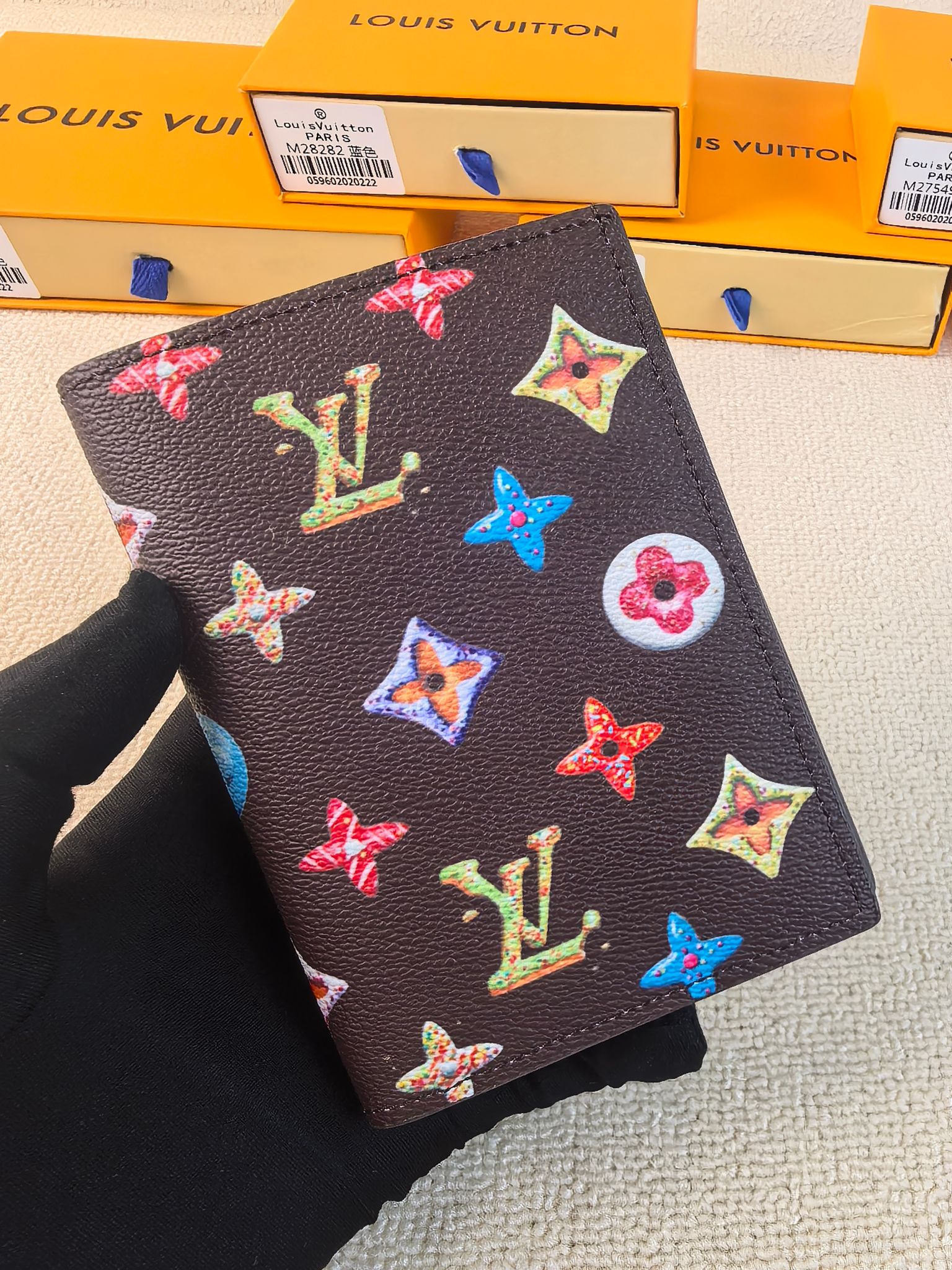 ルイ・ヴィトン「Louis Vuitton」ルイ・ヴィトン パスポートカバー Monogram Donuts M28281 / パスポートケース