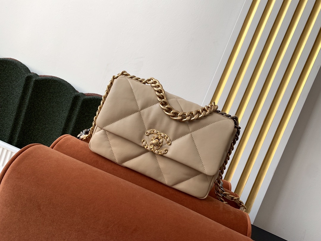 シャネル「Chanel」19 フラップ バッグ-ISETAN PRESTIGE CURATED