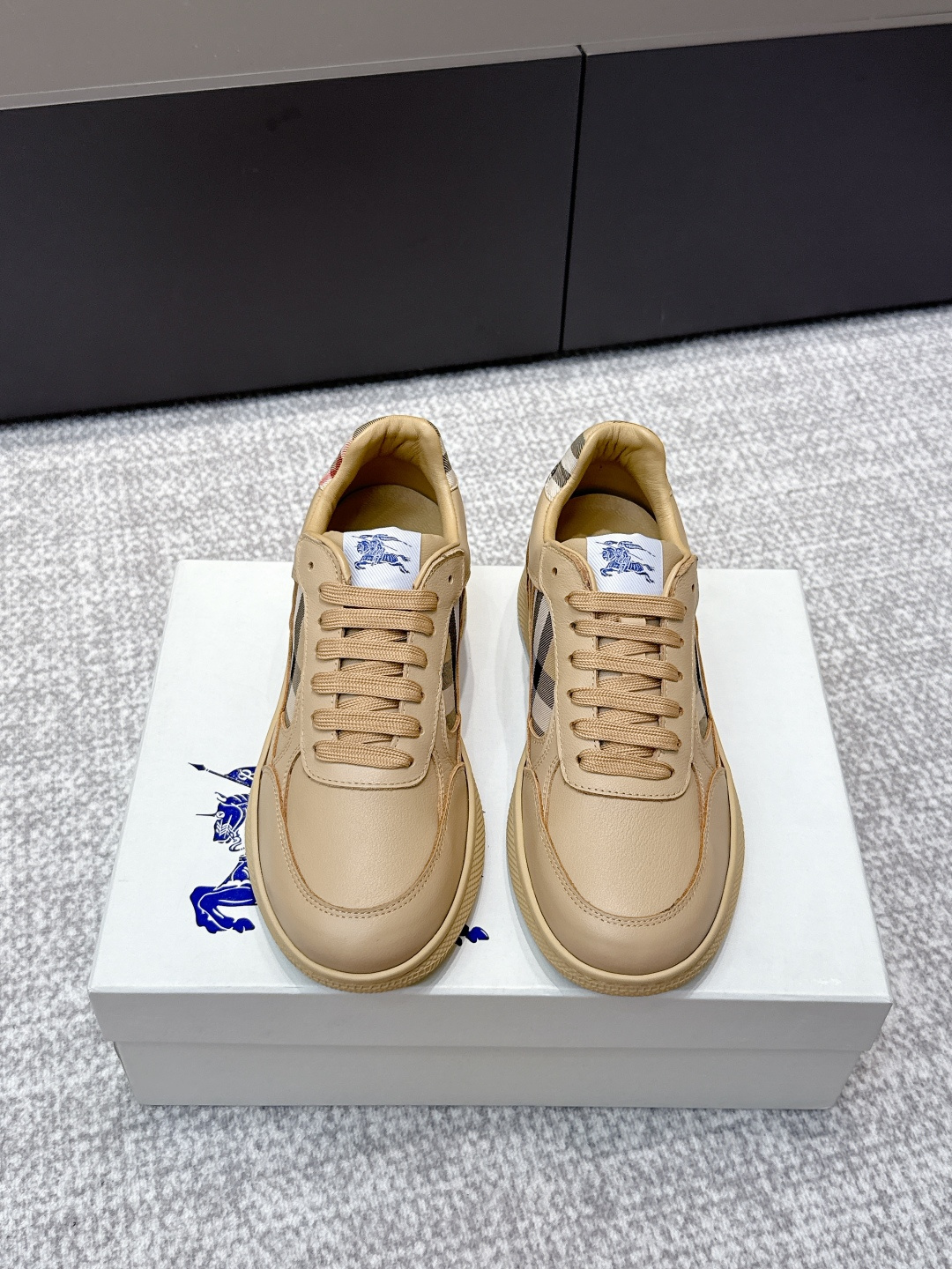 バーバリー「Burberry」バーバリー テラス スニーカー / レザースニーカー