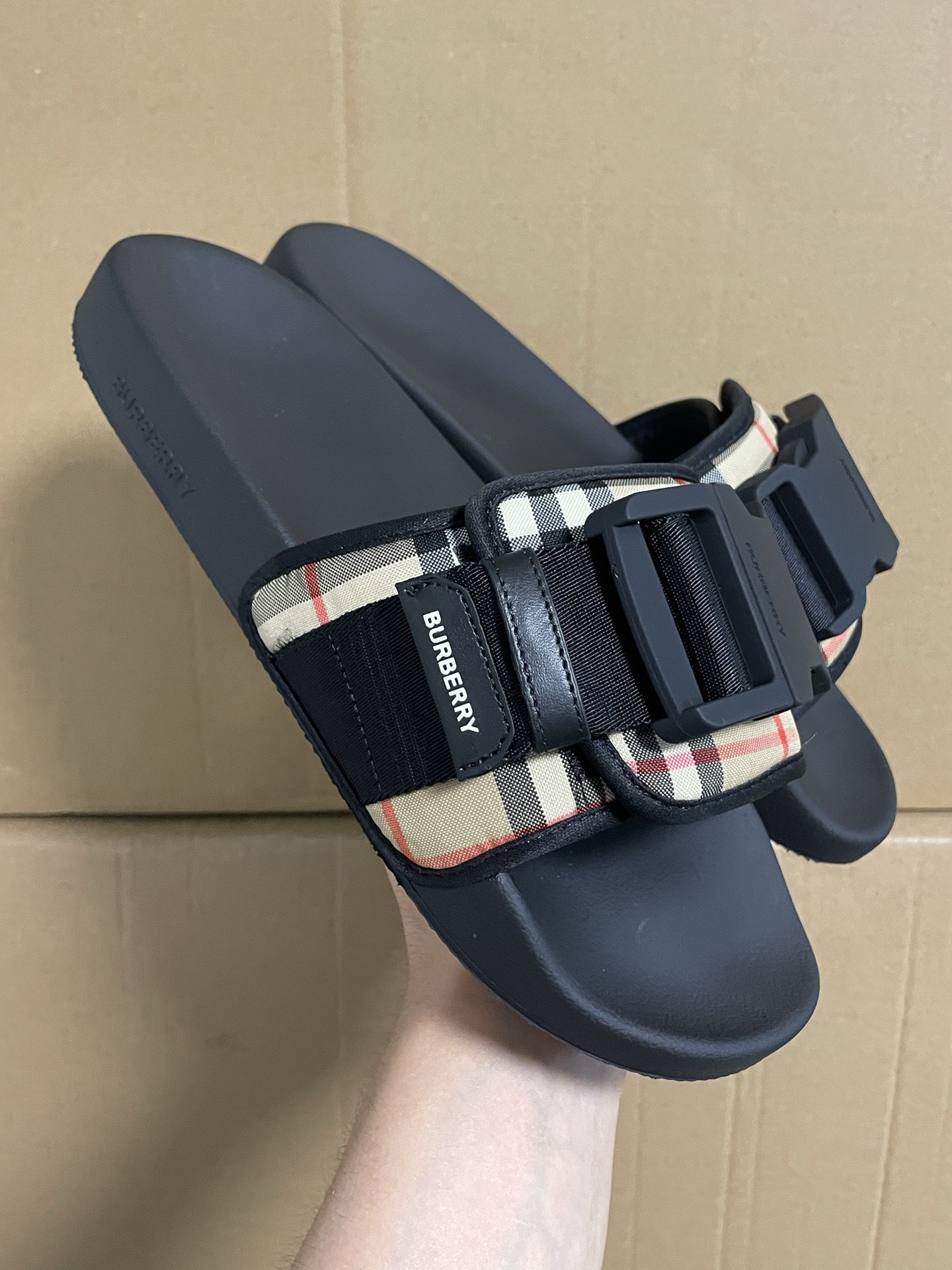 バーバリー「Burberry」バーバリー ヴィンテージ チェック スライドサンダル / ビーチサンダル