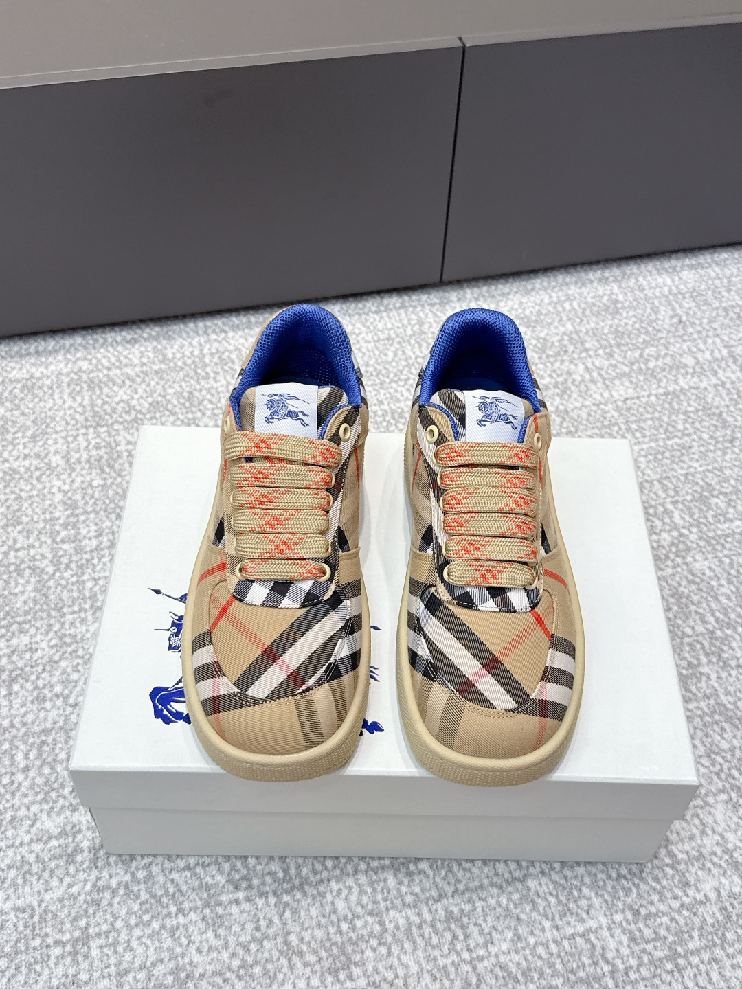 バーバリー「Burberry」バーバリー テラス スニーカー / レザースニーカー