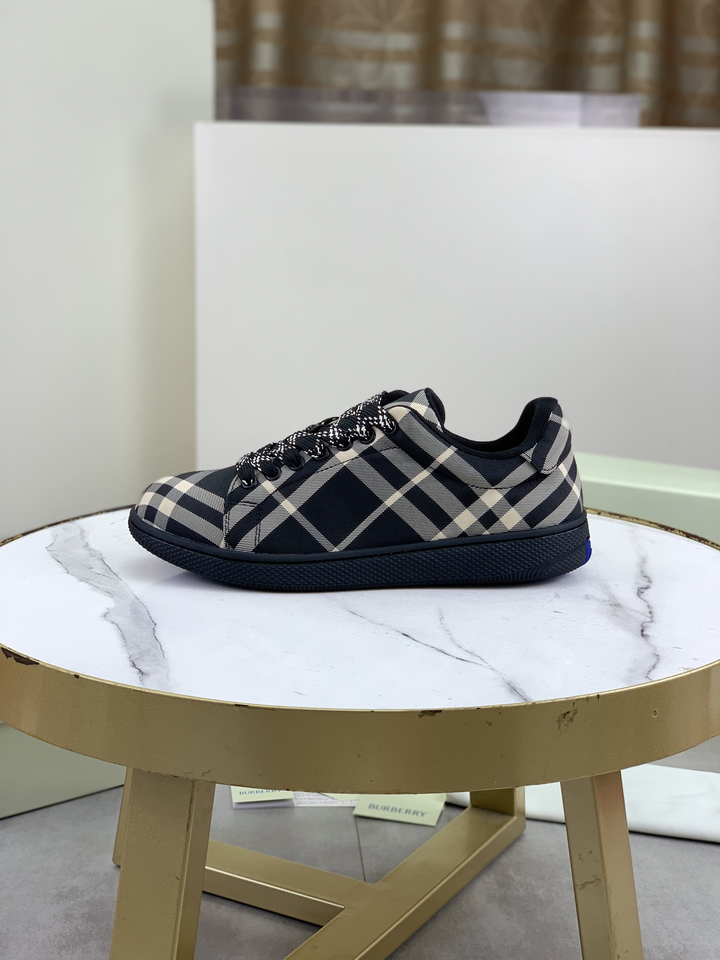 バーバリー「Burberry」バーバリー テラス スニーカー / レザースニーカー
