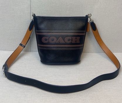 コーチ「Coach」Logan レザー バケットバッグ