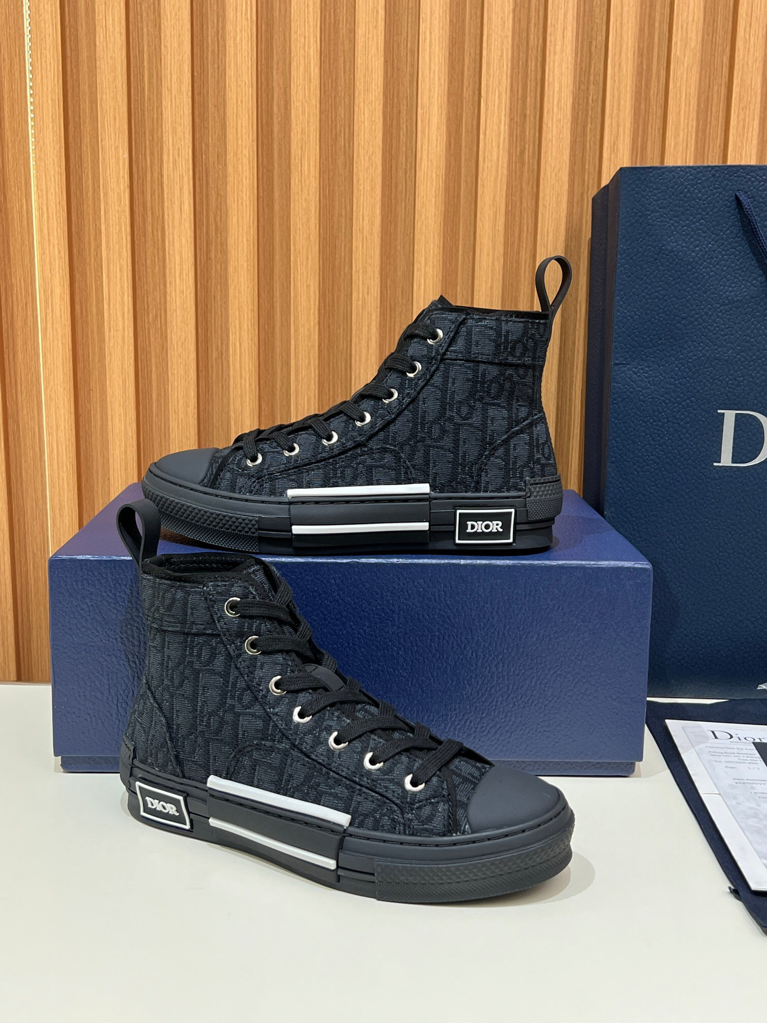 ディオール「Dior」ディオール B23 ローカットスニーカー / ユニセックススニーカー