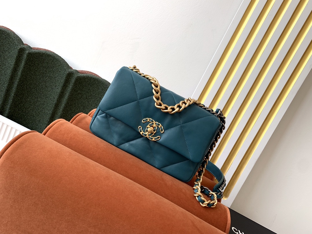シャネル「Chanel」19 フラップ バッグ-ISETAN PRESTIGE CURATED