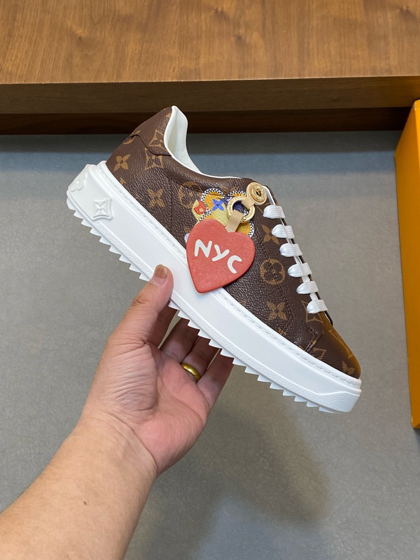 ルイ・ヴィトン「Louis Vuitton」ルイ・ヴィトン シルクカーフスキン スニーカー / ユニセックススポーツシューズ