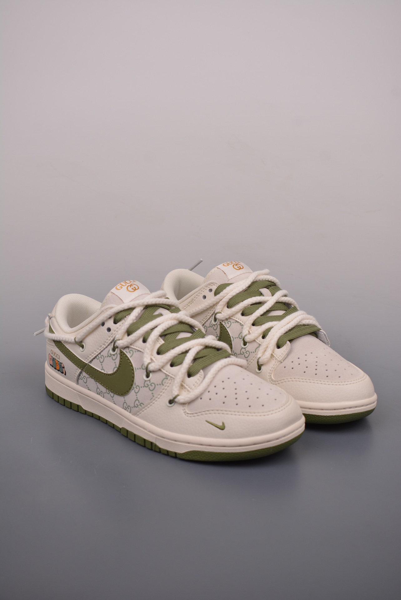 「コラボモデル」Gucci x Nike   SB Dunk Low デコンストラクション ドローストリングスニーカー