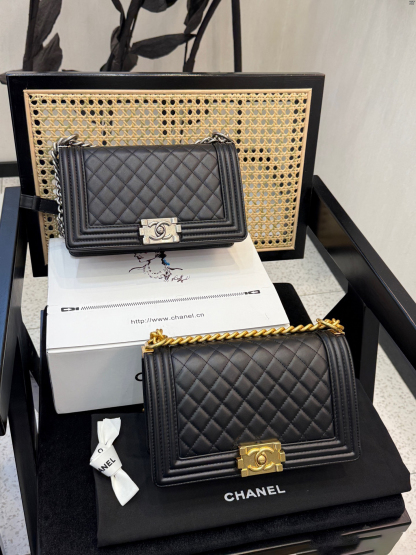 シャネル「Chanel」LE BOY ハンドバッグ 2色-ISETAN PRESTIGE CURATED