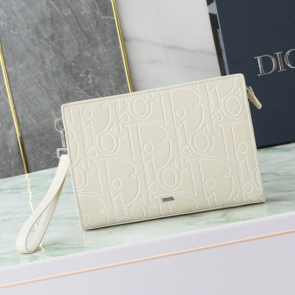 ディオール「Dior」 GRAVITY OUTLINE トライアングルポーチ