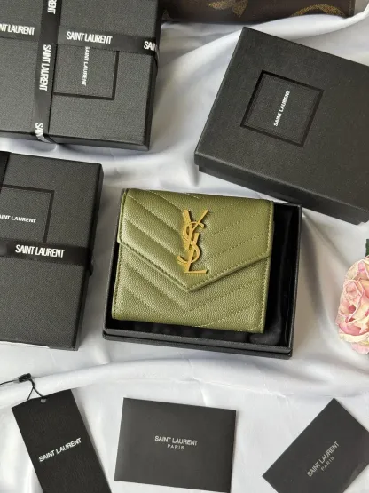 サンローラン「Saint Laurent」CASSANDRE MATELASSÉ 三つ折り財布