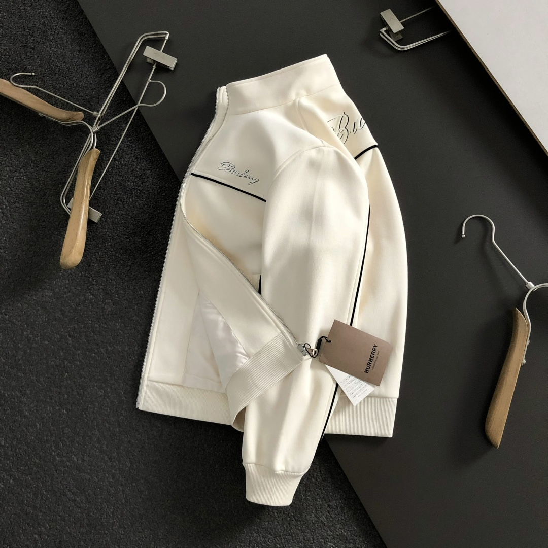 バーバリー「Burberry」バーバリー レタリング刺繍 ジップアップジャケット / アウター