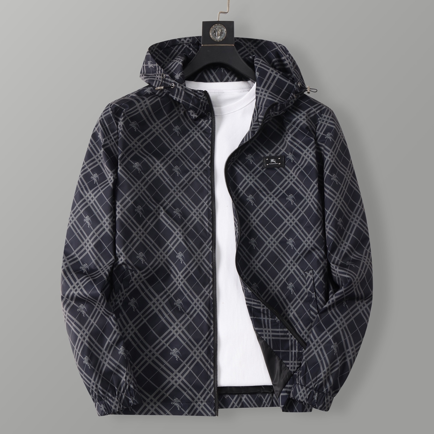 バーバリー「Burberry」バーバリー ロゴプリント ジップアップジャケット / アウター