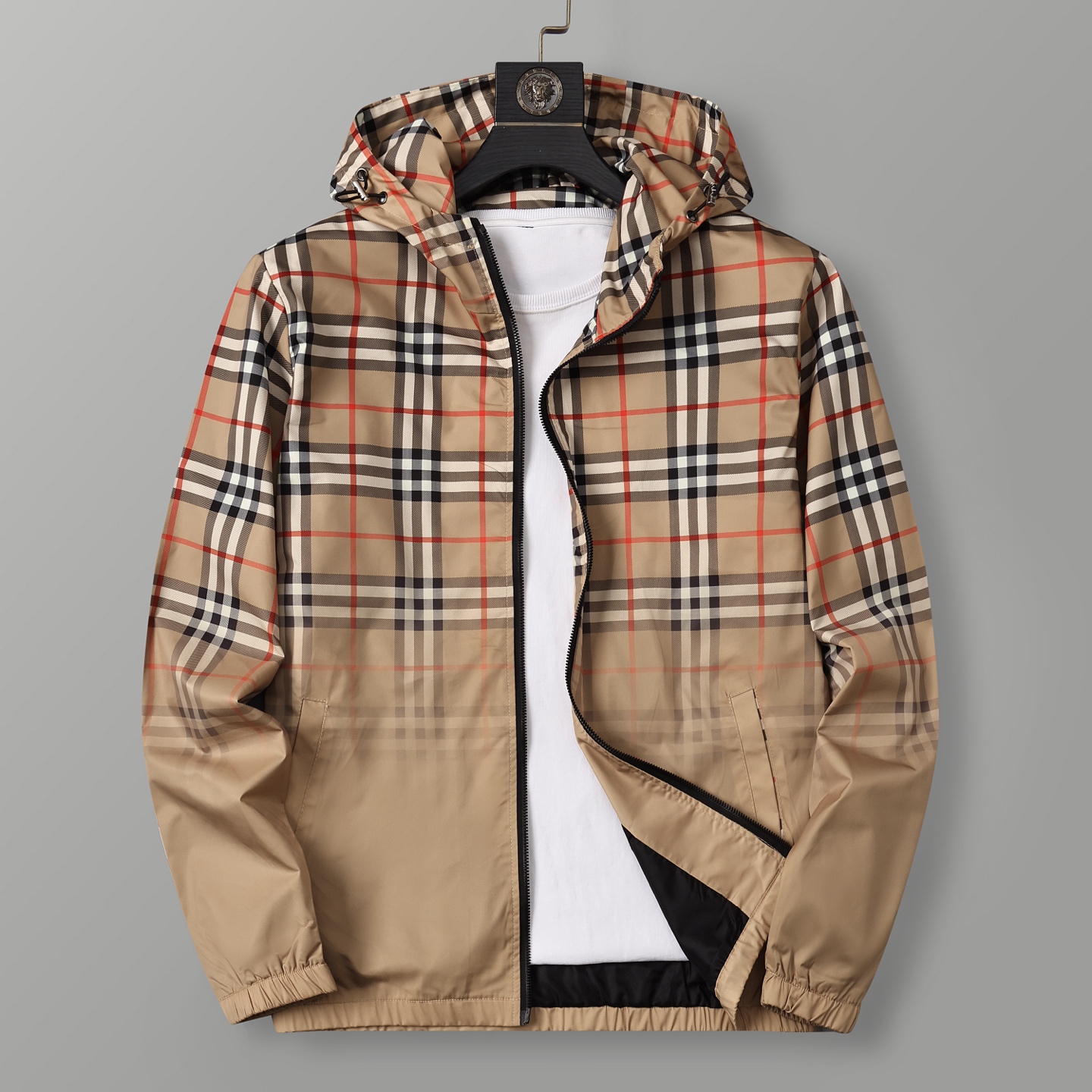 バーバリー「Burberry」バーバリー ロゴプリント ジップアップジャケット / アウター