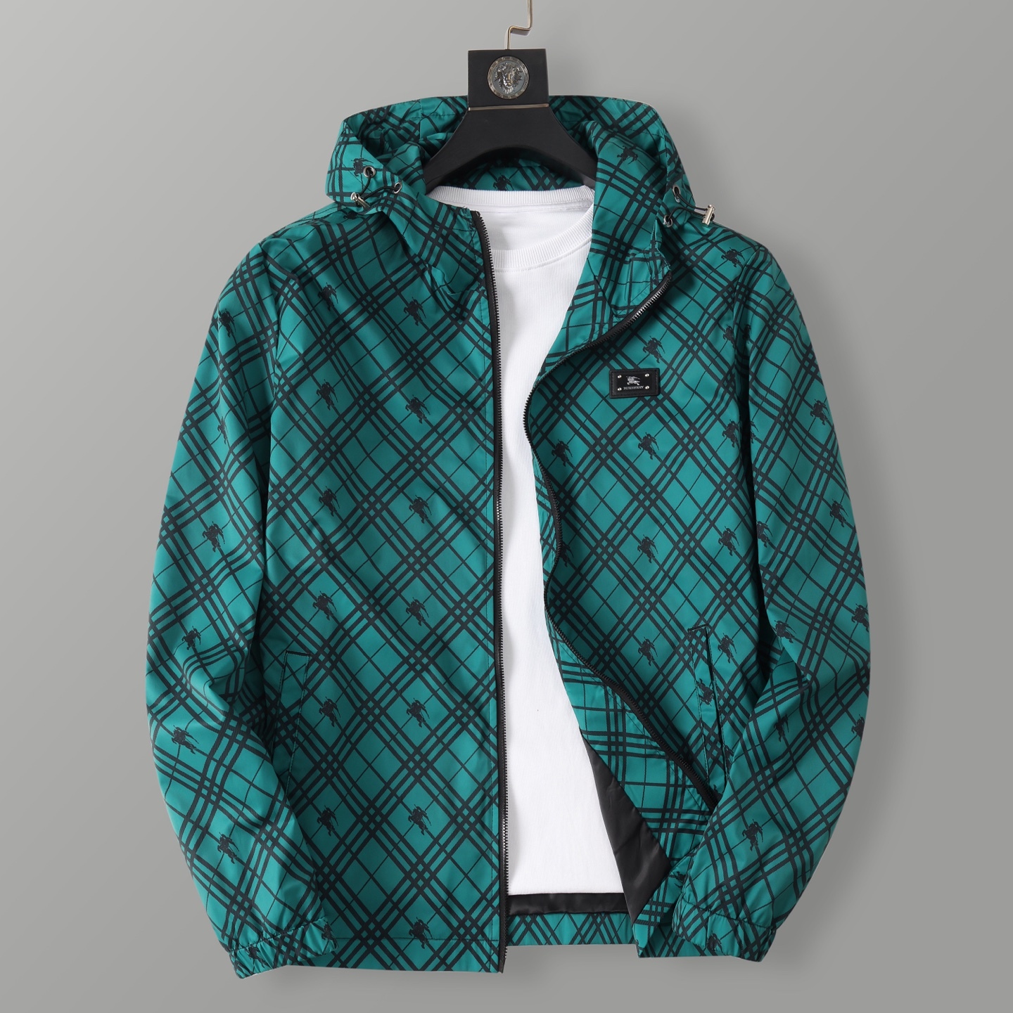 バーバリー「Burberry」バーバリー ロゴプリント ジップアップジャケット / アウター