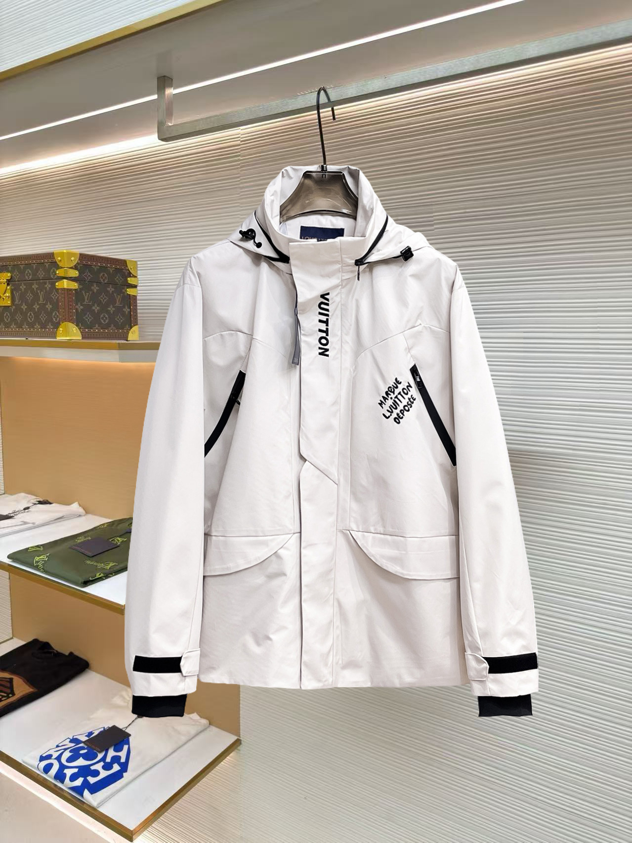ルイ・ヴィトン「Louis Vuitton」ルイ・ヴィトン ロゴプリント ジップアップジャケット / アウター