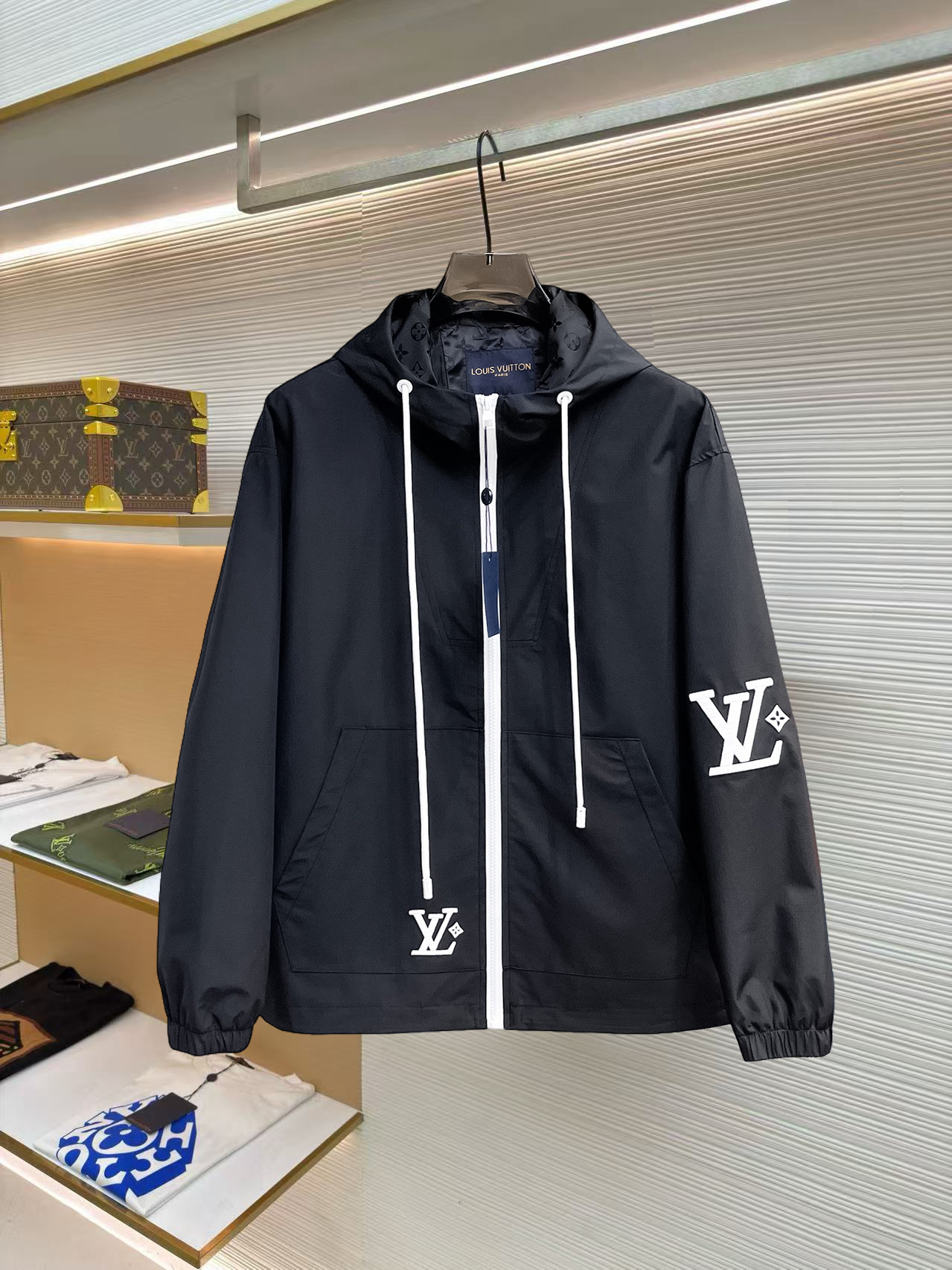 ルイ・ヴィトン「Louis Vuitton」ルイ・ヴィトン ロゴプリント ジップアップジャケット / アウター