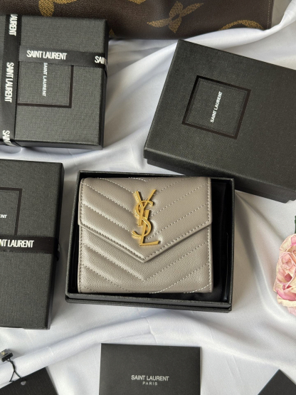 サンローラン「Saint Laurent」CASSANDRE MATELASSÉ 三つ折り財布