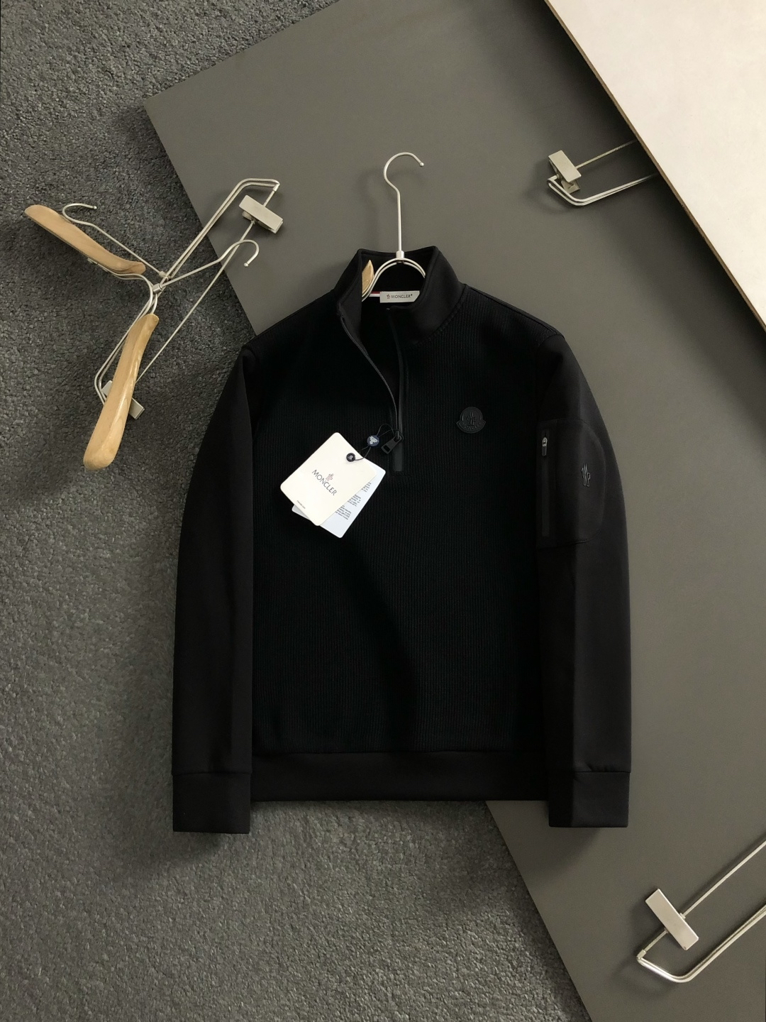 Monclerモンクレール パネルド スウェットシャツ / プルオーバー