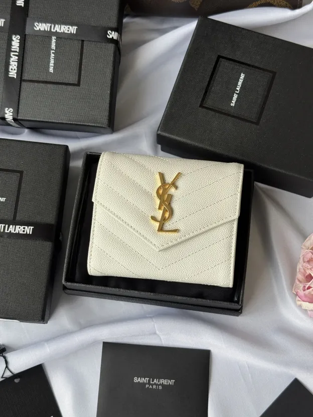 サンローラン「Saint Laurent」CASSANDRE MATELASSÉ 三つ折り財布