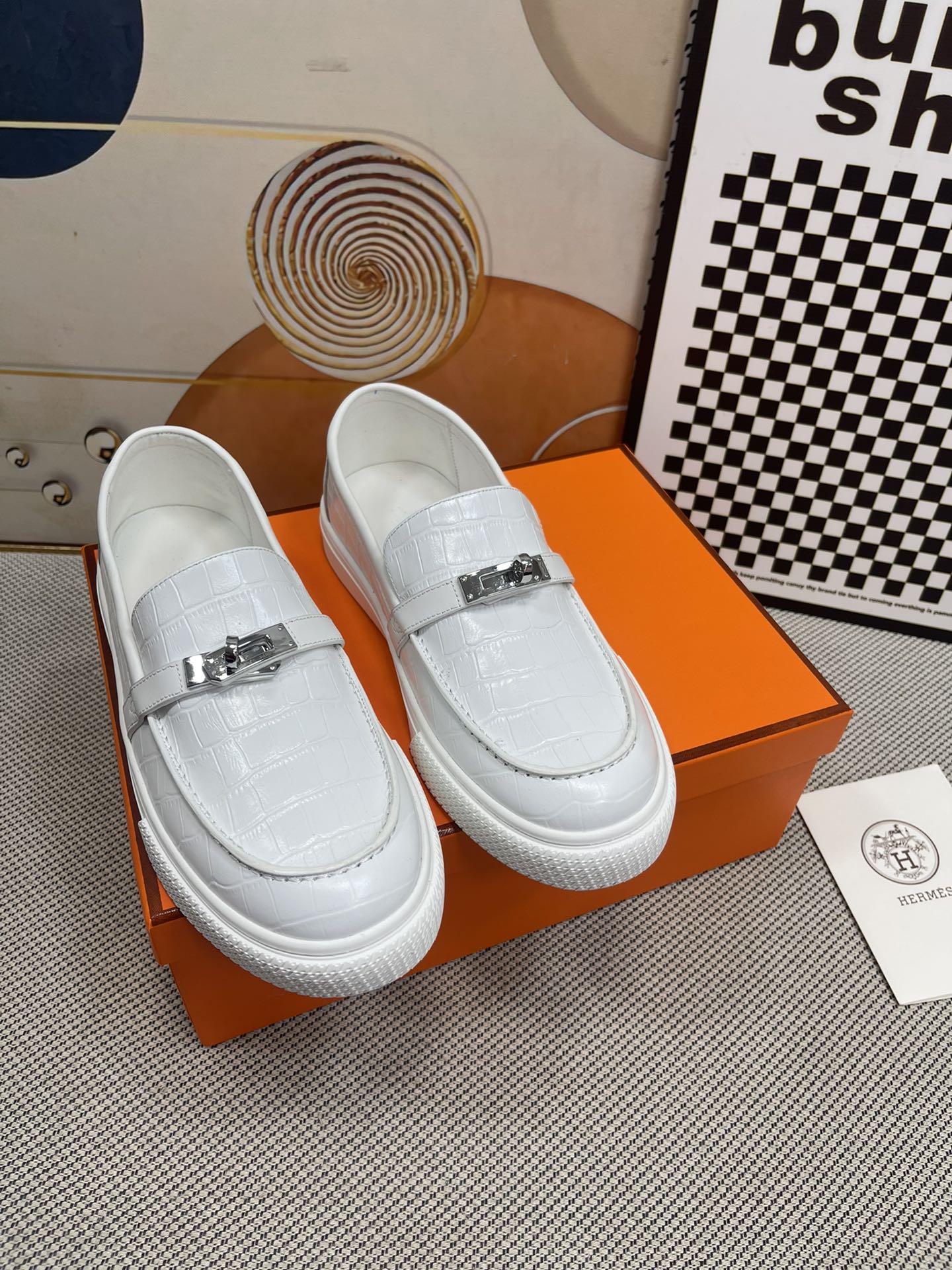 エルメス［Hermès］おしゃれなペアスニーカー