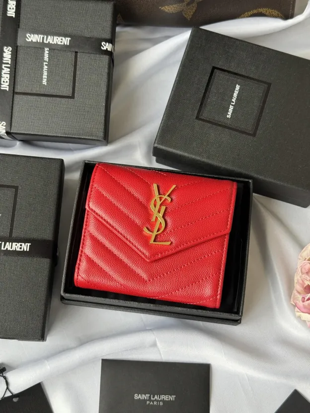 サンローラン「Saint Laurent」CASSANDRE MATELASSÉ 三つ折り財布