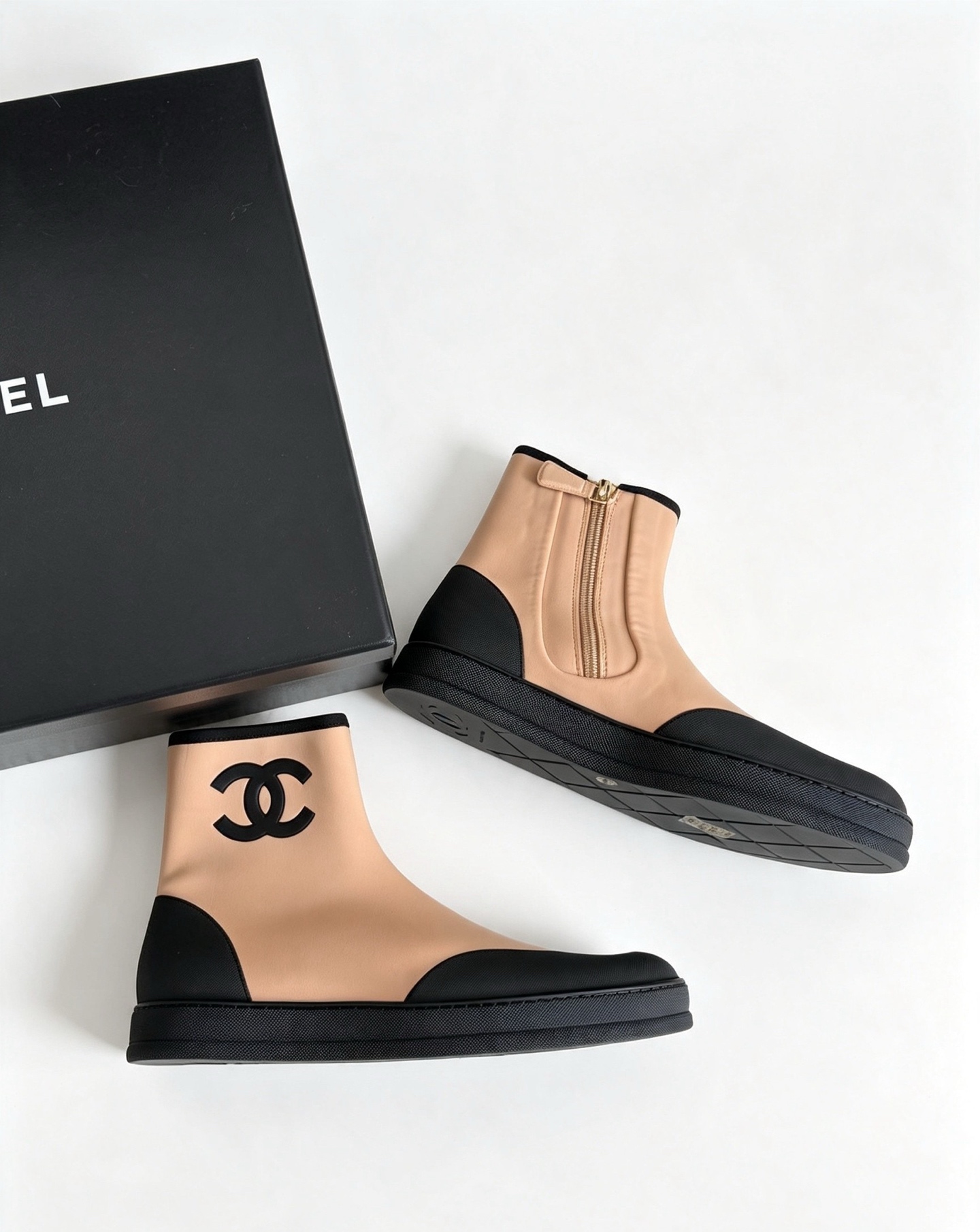 シャネル「Chanel」シャネル スニーカーブーツ / ショートブーツ