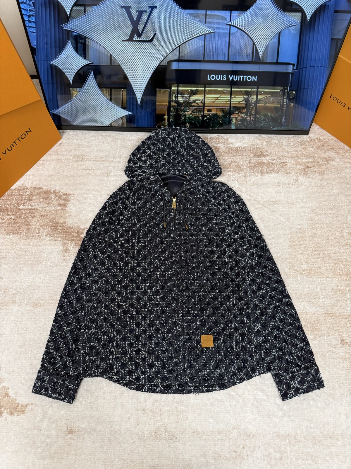 ルイ・ヴィトン「Louis Vuitton」【Wang Hedi 着用モデル】ルイ・ヴィトン モノグラム・フロッキー デニム シアリングジャケット / アウター