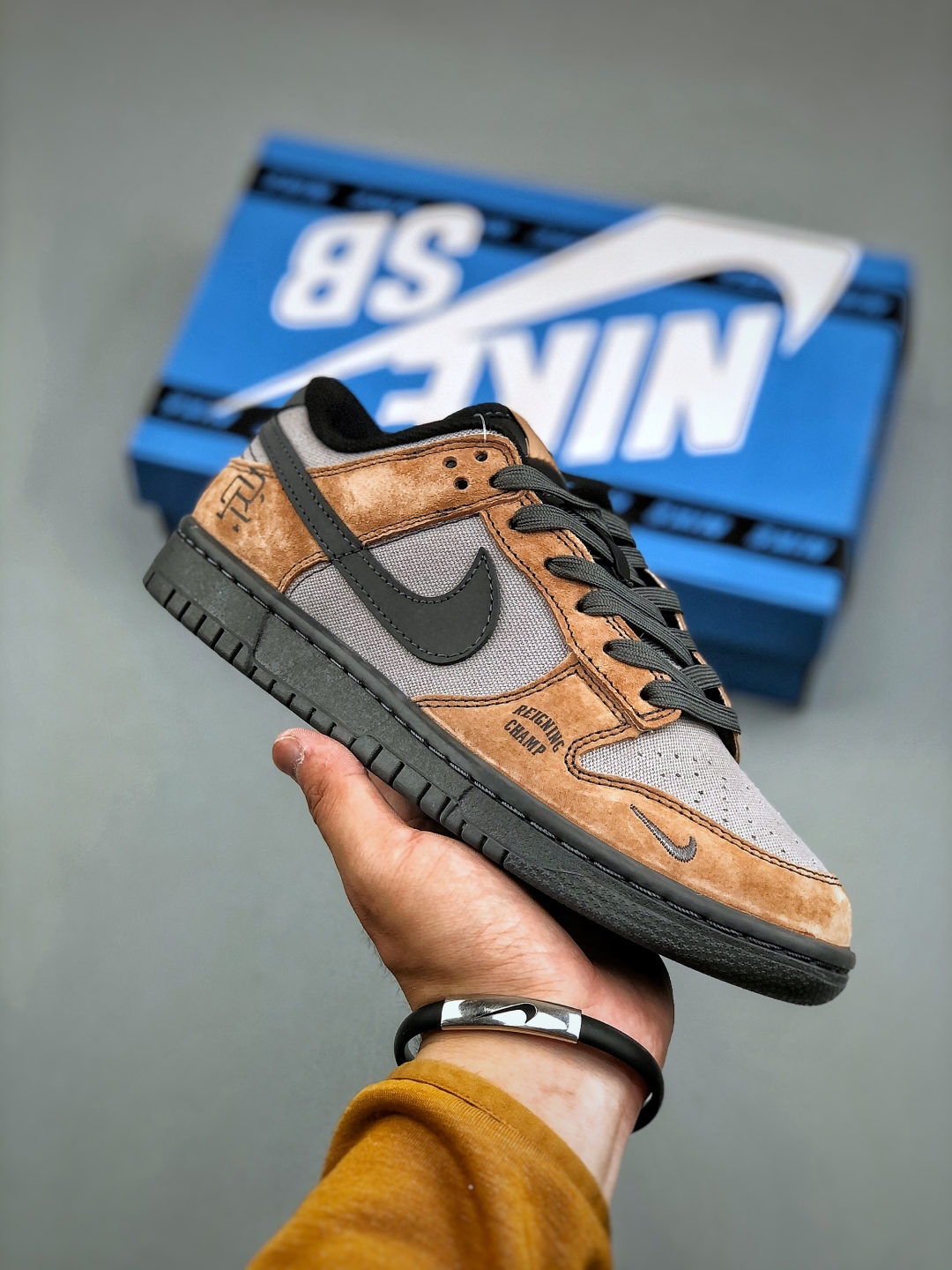 「コラボモデル」The North Face x Nike  SB Dunk Low 'Grey Brown Black' スモールスウッシュ スニーカー