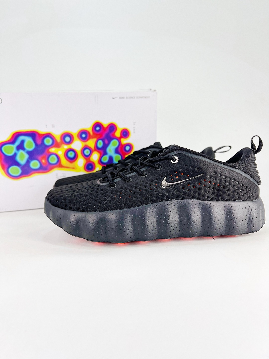 「NIKE」Mind 002 ブラックテクノロジー 素足感覚トレーニングシューズ