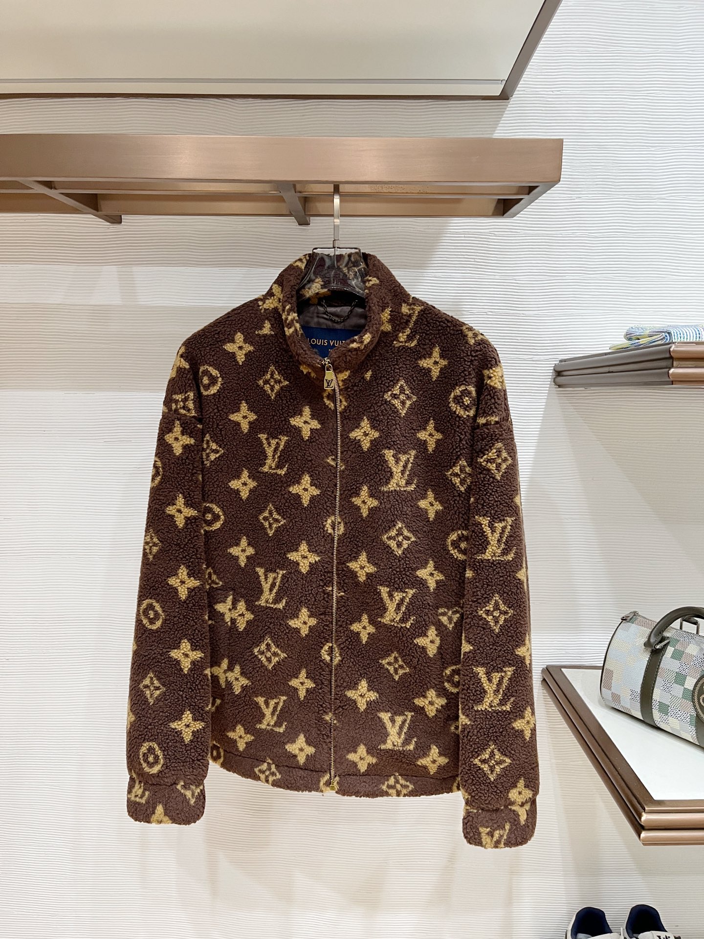 ルイ・ヴィトン「Louis Vuitton」ルイ・ヴィトン モノグラム シアリング ブルゾン / メンズ アウター