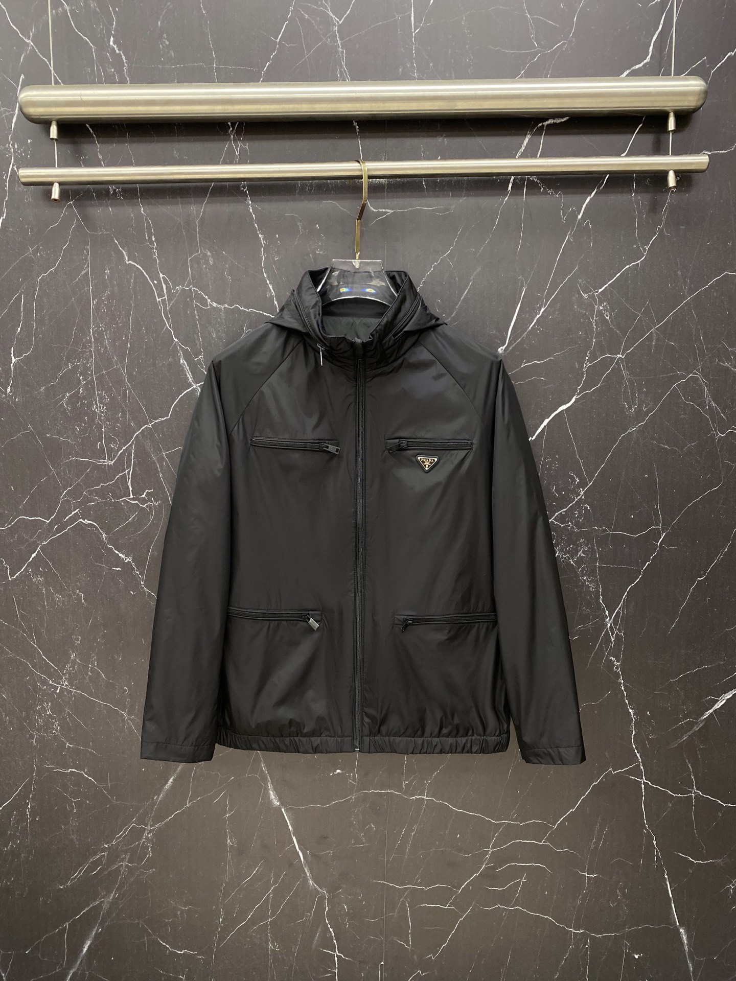プラダ「Prada」プラダ Re-Nylon マルチポケット フーデッドジャケット / メンズ アウター