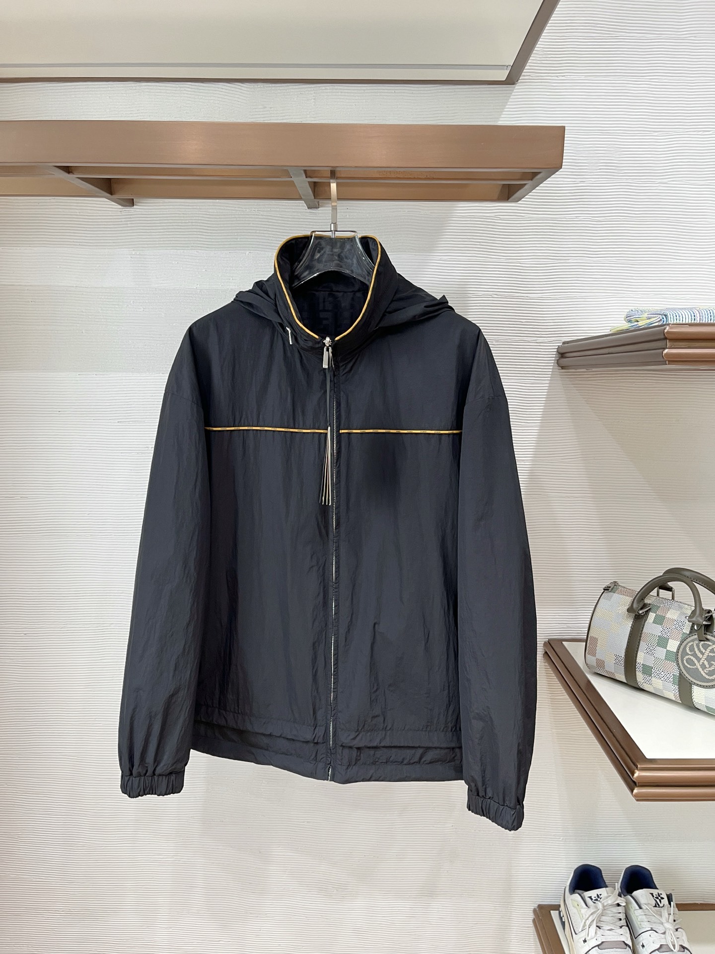 フェンディ「Fendi」フェンディ ゴールドパイピング フーデッドジャケット / メンズ アウター