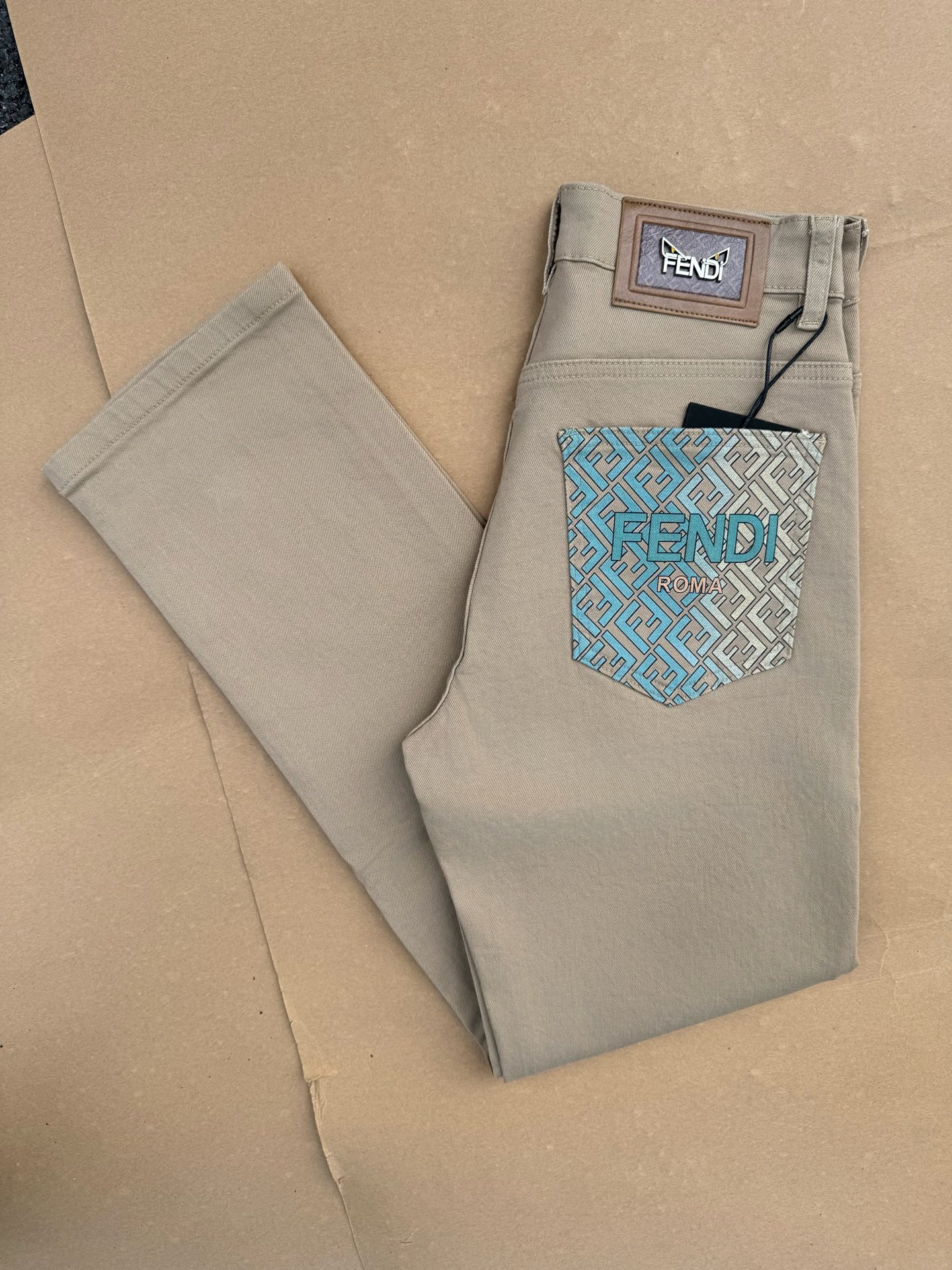 FENDI フェンディ プリントロゴ ハイウエスト ストレートパンツ / ロングパンツ