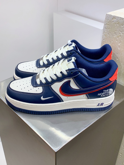 「コラボモデル」The North Face x Nike  Air Force 1 Low 07 'White Blue Red' ダブルスモールスウッシュ スニーカー