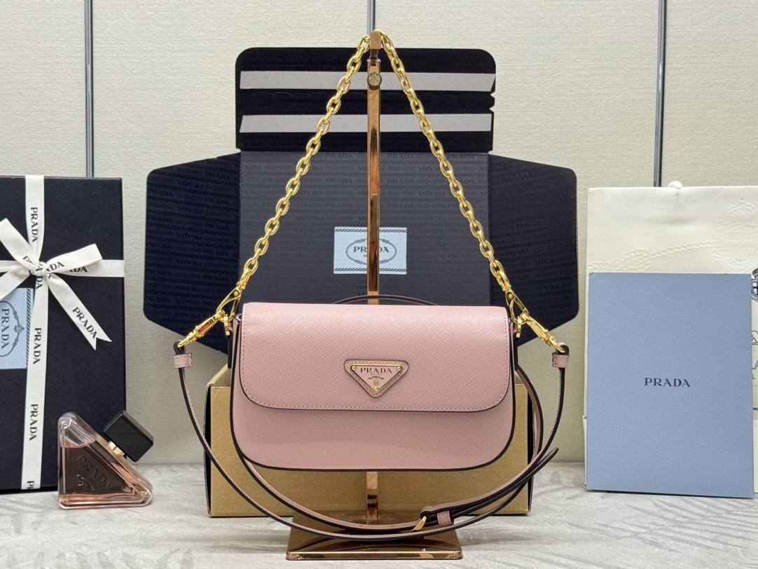 プラダ「Prada」 キャビンクルー ミニバッグ レザー ハンドバッグ
