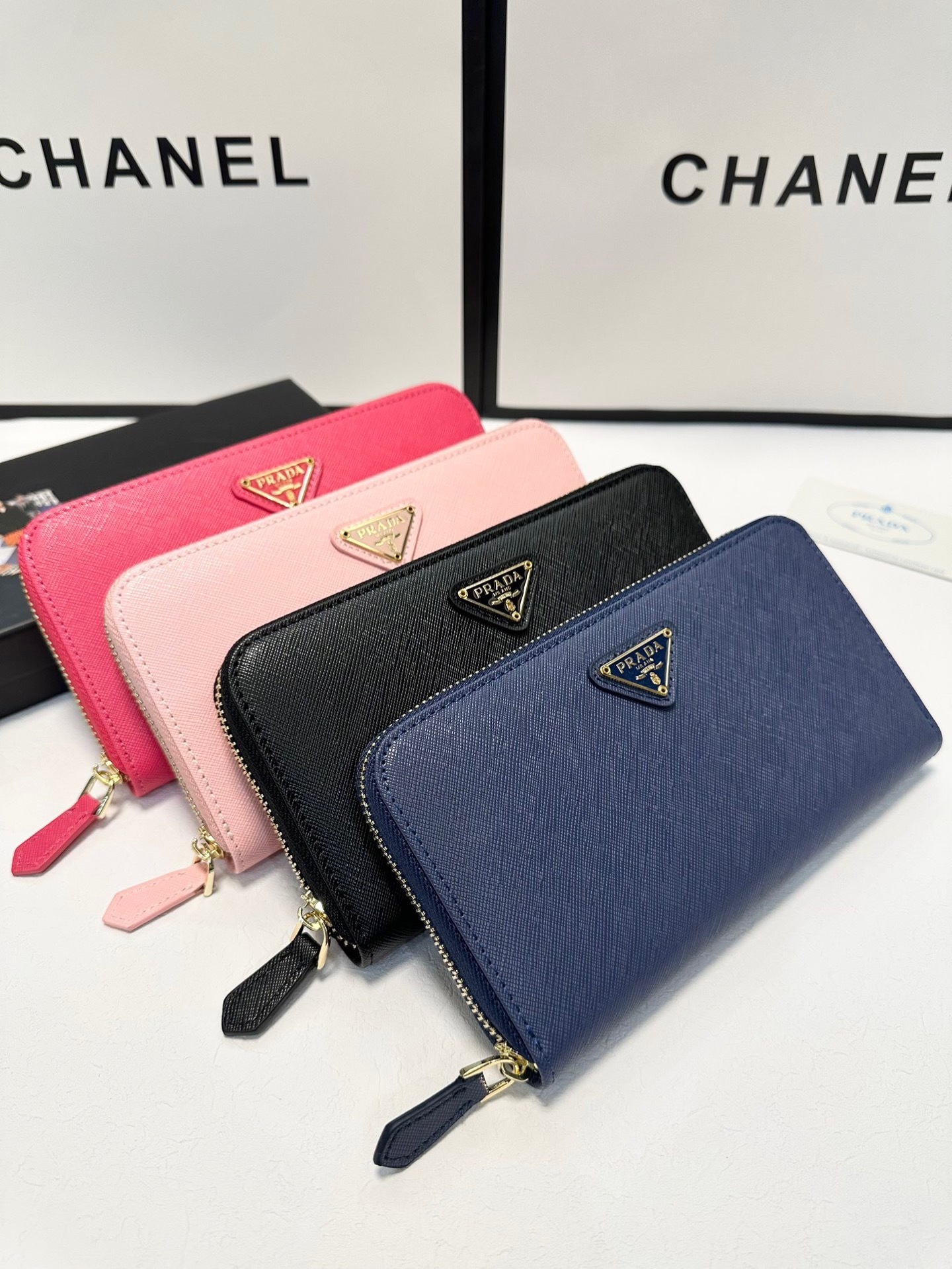 プラダ「PRADA」サフィアーノレザー 財布