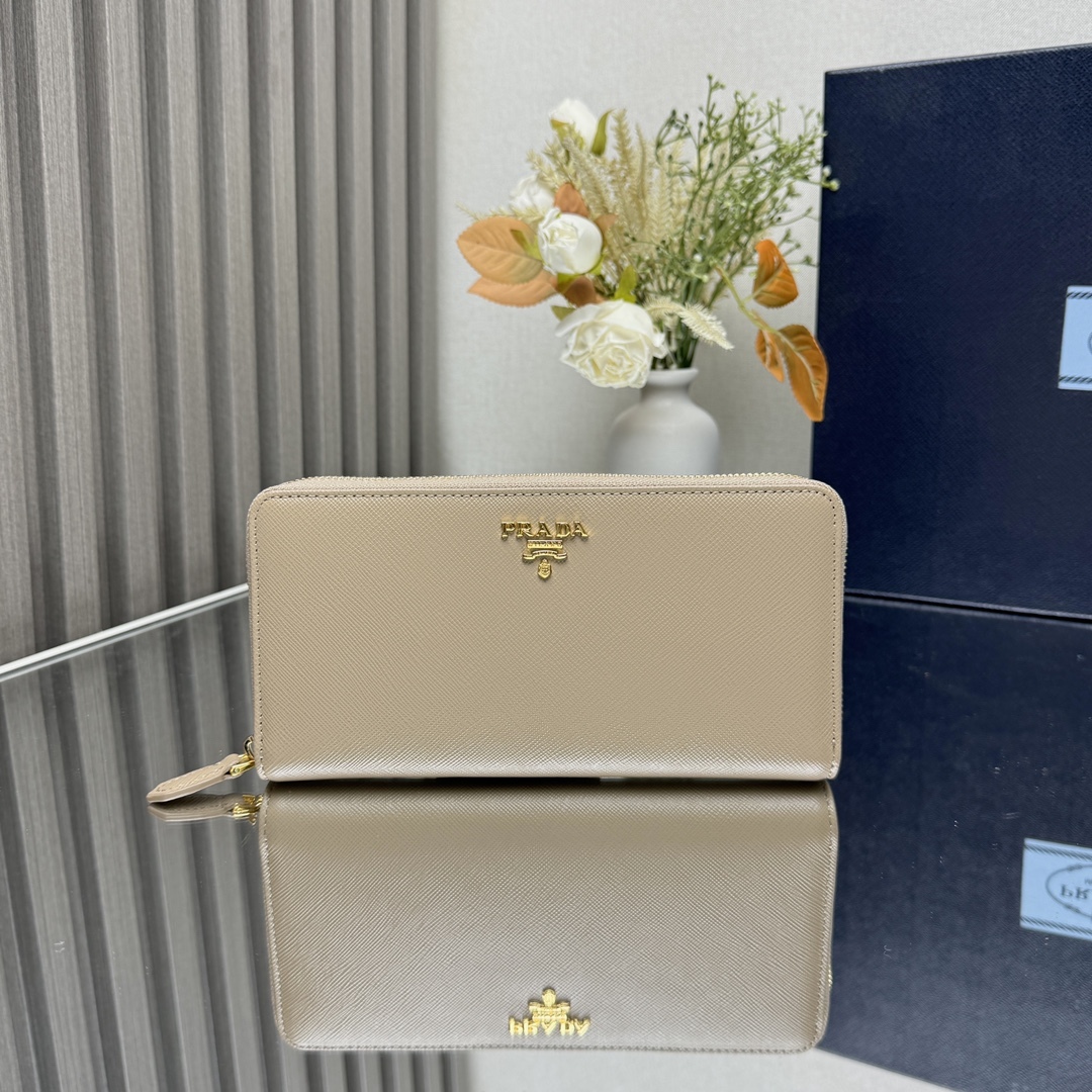 プラダ「PRADA」サフィアーノ レザー 財布
