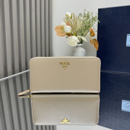 プラダ「PRADA」サフィアーノ レザー 財布