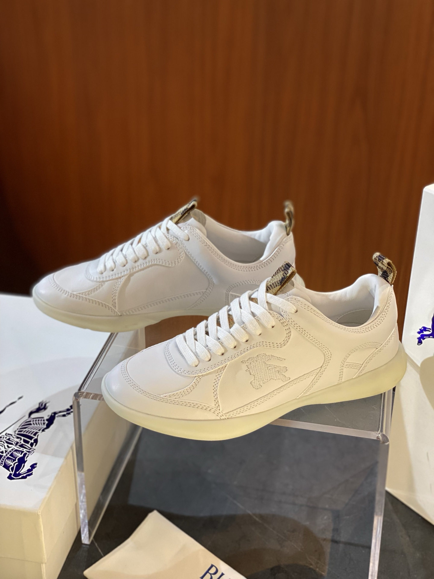 バーバリー「Burberry」 SU25 MATRIX スニーカー