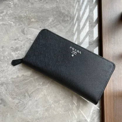 プラダ「PRADA」サフィアーノ レザー 財布