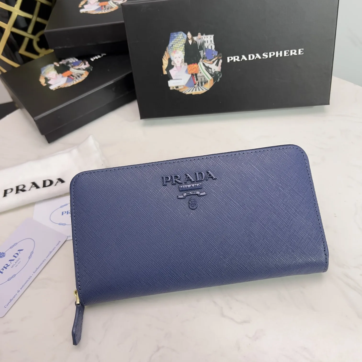 プラダ「PRADA」サフィアーノレザー ジップアラウンド長財布