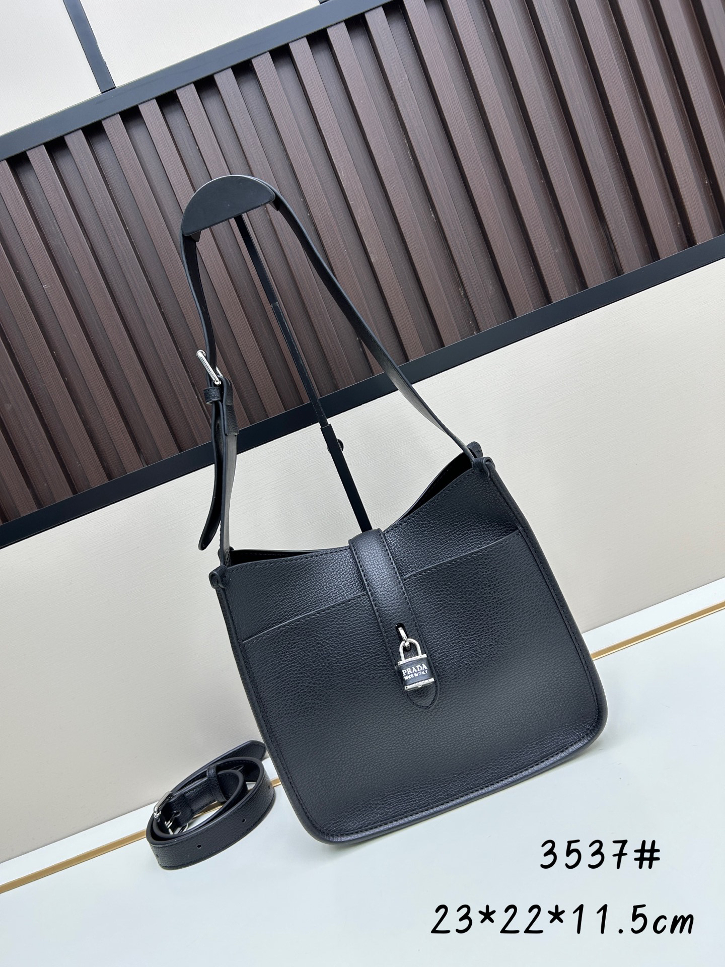 プラダ「Prada」 ロックバッグ 3537 レザーバッグ