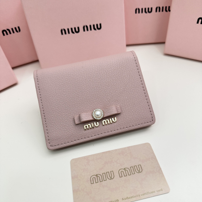 ミュウミュウ「Miu Miu」多機能二つ折りスモールウォレット-ISETAN PRESTIGE CURATED