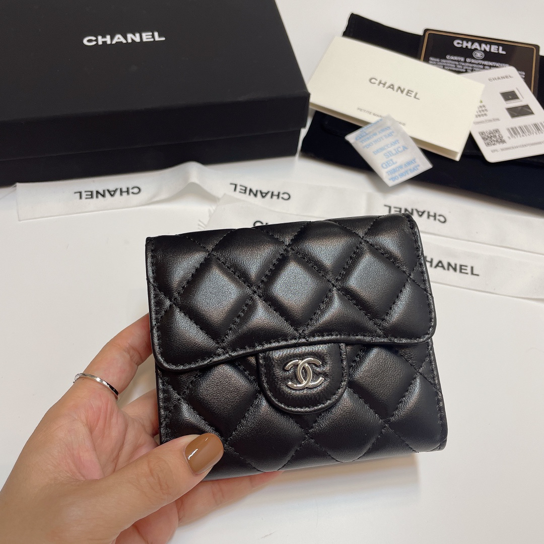 シャネル「Chanel」クラシック クイルティング トリフォールド コンパクトウォレット