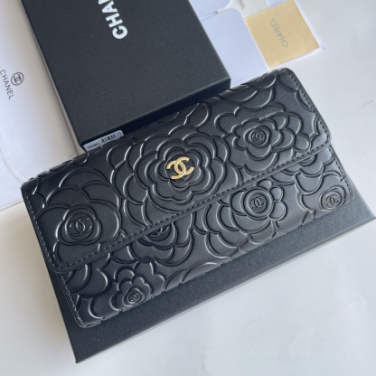 シャネル「Chanel」二つ折りレザーウォレット