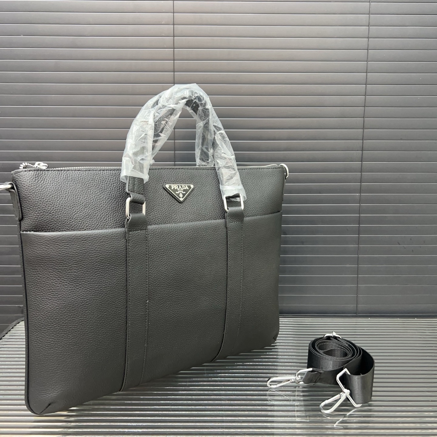 プラダ「Prada」クラシック レザートートバッグ