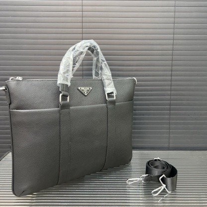 プラダ「Prada」クラシック レザートートバッグ